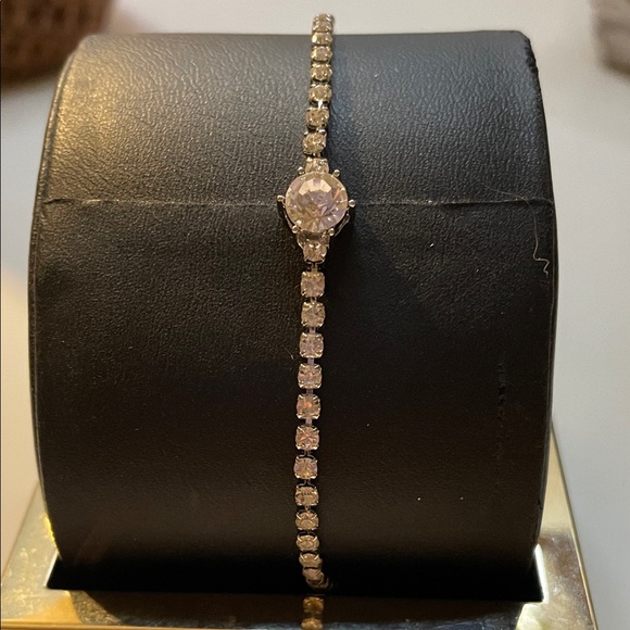 Elegant Adjustable Silver Bracelet with Clear Stones - Picture 1 of 1